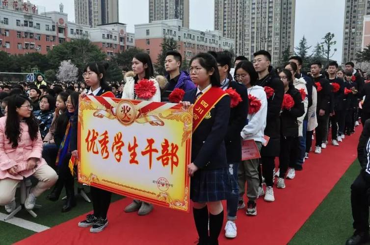 给孩子中考“正能量” 家长最好注意三件事 给孩子中考“正能量” 家长最好注意三件事