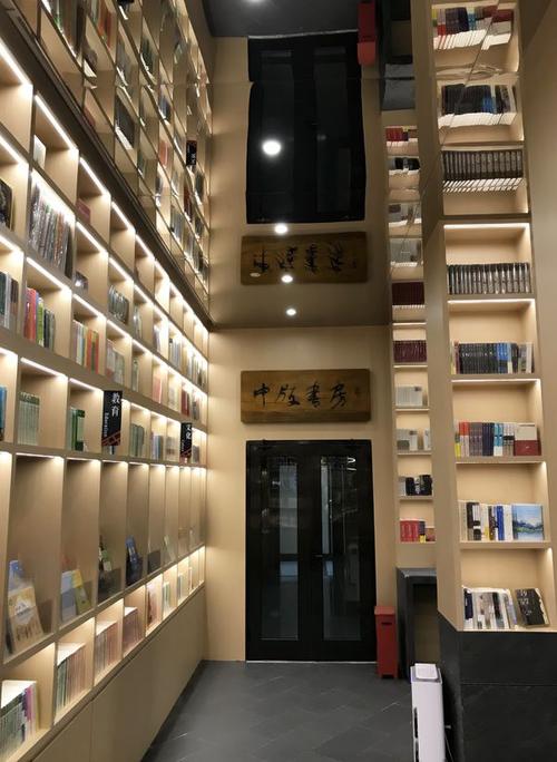 鸦雀无声怎么写一句话【42句精选】 鸦雀无声怎么写一句话【42句精选】