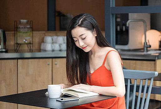 一个人伤心难过的句子 一个人伤心难过的句子