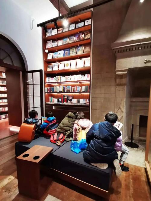 皇贵妃和皇后相比谁的权利更大呢? 皇贵妃和皇后相比谁的权利更大呢?