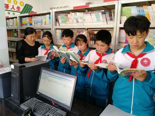 赞美老师的诗歌朗诵稿 赞美老师的诗歌朗诵稿