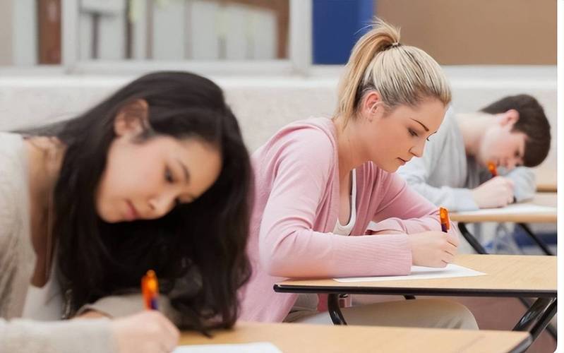 专业化的同义词是什么 专业化的同义词是什么